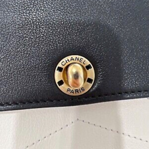 NWT Authentic 19C CHANEL Classic Black White Quilted Envelope Flap Hand Bag New - Picture 6 of 13